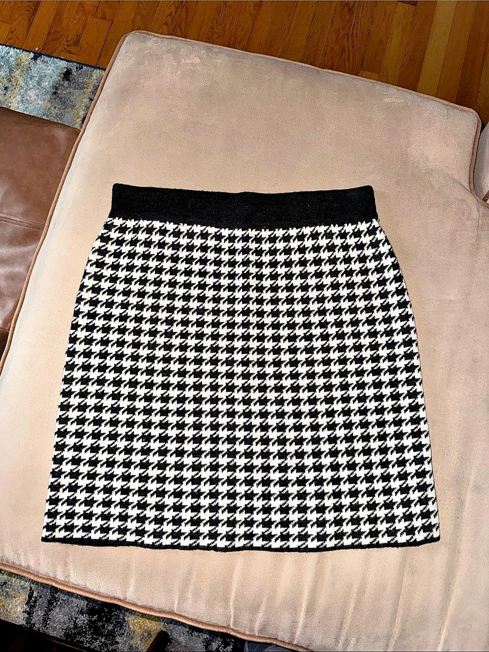 KENAR Houndstooth Mini Skirt Size Medium Like New